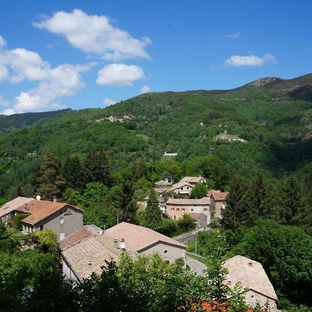 Gite **** "Le Refuge Des Fees" Saint-Julien-du-Gua Exterior foto